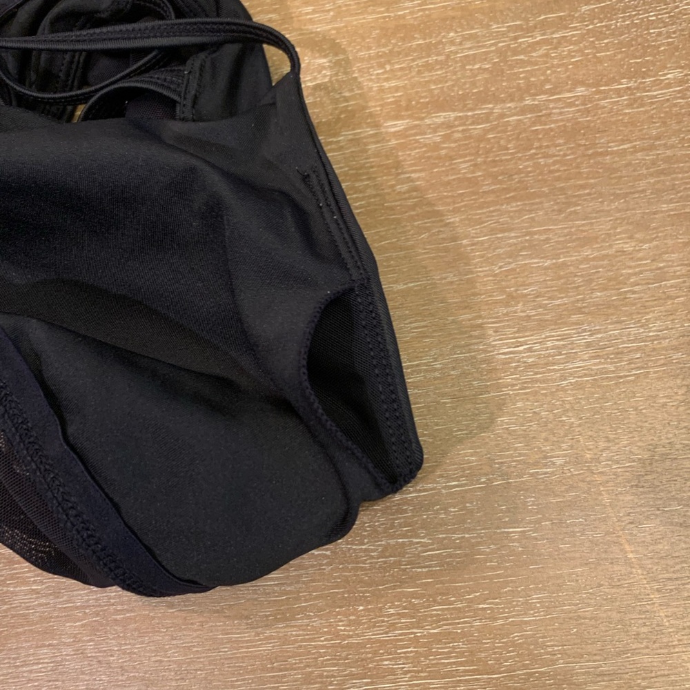 ALO Yoga Black Cross-Back Sports Bra - Picture 4 of 4